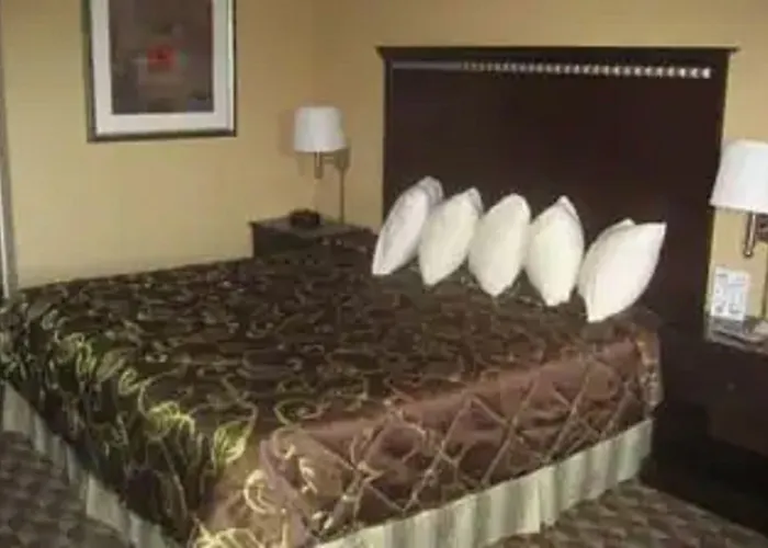 Days Inn By Wyndham Beach
