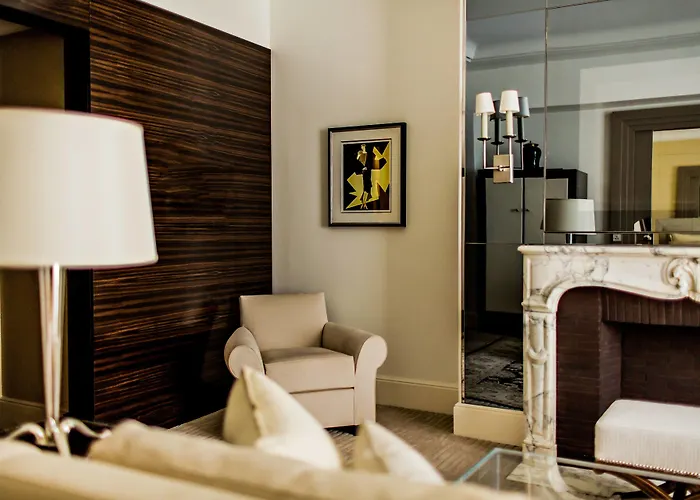 Luxury hotel only: Prince De Galles, A Luxury Collection Hotel, Paris