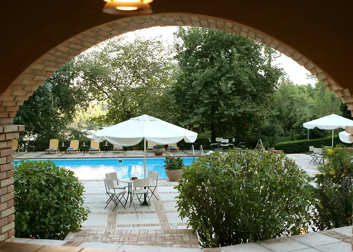 Hotel con piscina: Hotel Antonios