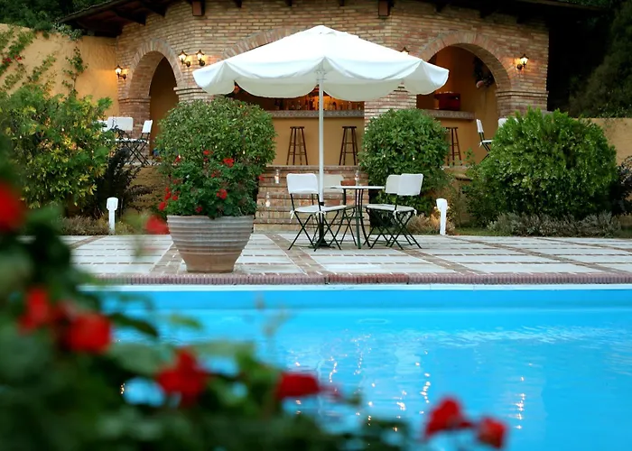 Hotel con piscina: Hotel Antonios