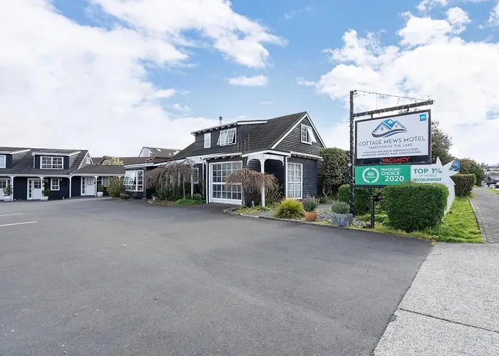 Luxury hotel only: Cottage Mews Motel