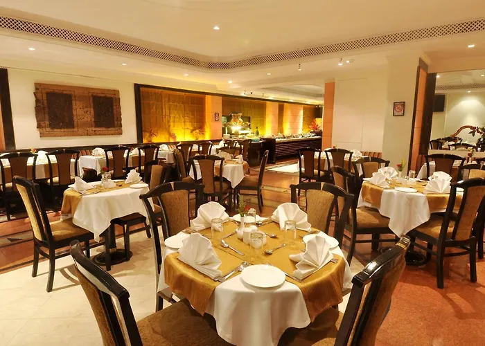 Hotel with pool: Fariyas Hotel Mumbai , Colaba