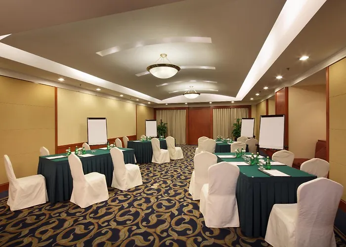 Hotel near College: Jianguo Hotel Shanghai