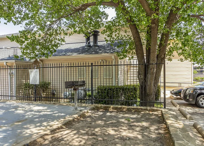 Hometowne Studios By Red Roof Dallas - North - Tollway