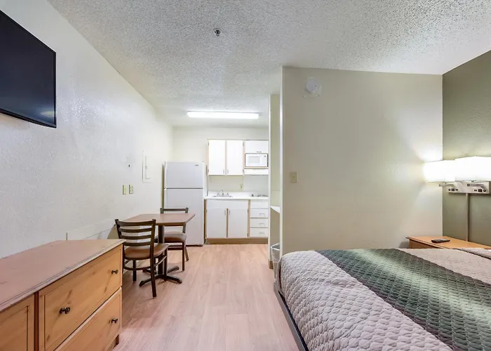Hometowne Studios By Red Roof Dallas - North - Tollway