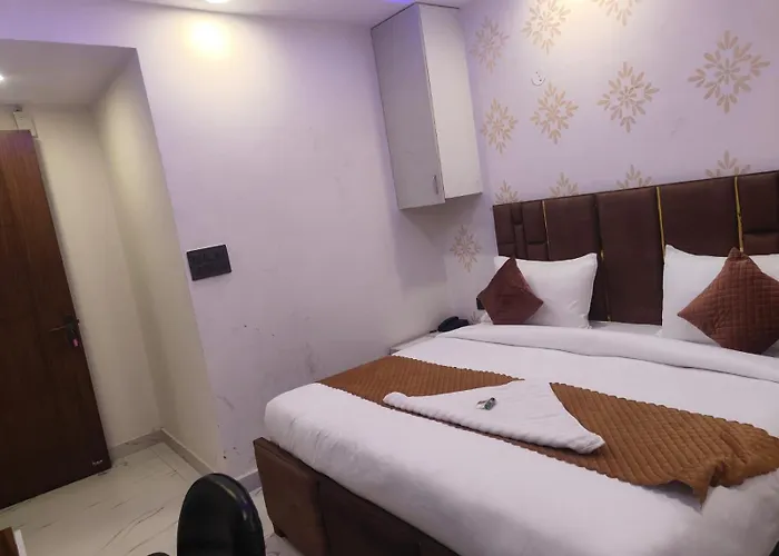 Mannat - Near Thyagaraj Sports Complex