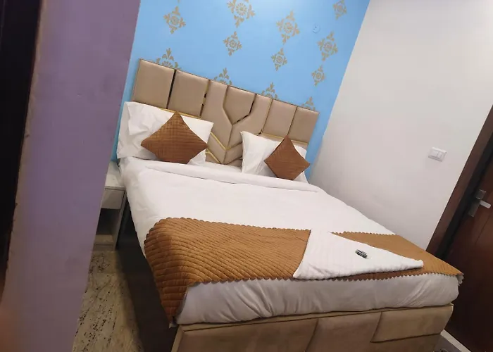 Mannat - Near Thyagaraj Sports Complex