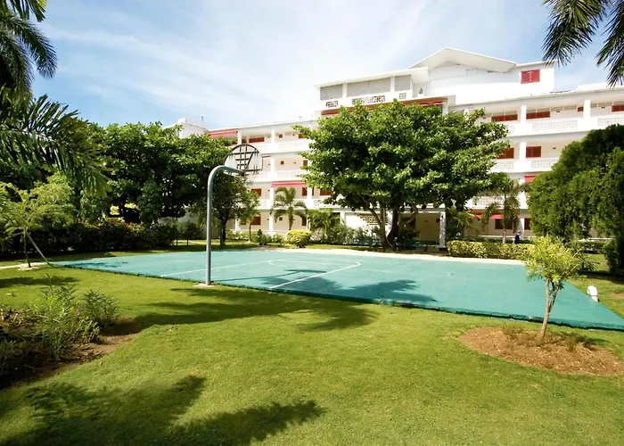 Ping Pong hotel: Grand Decameron Montego Beach, A Trademark All-Inclusive Resort