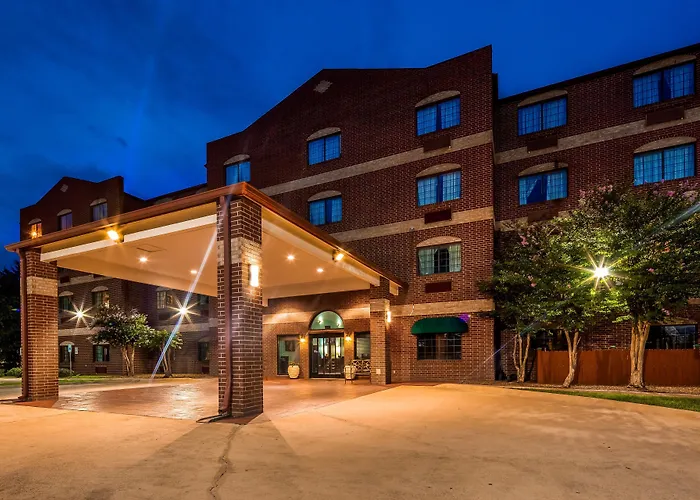 Hotel with pool: Best Western Plus The Woodlands
