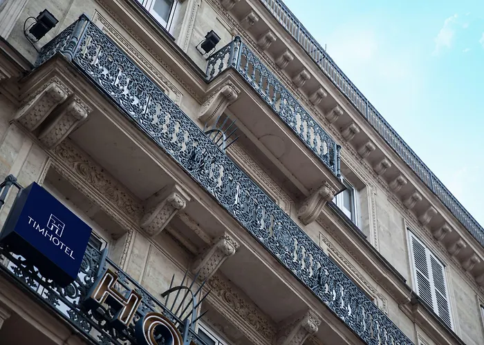Hot Tub in Room Timhotel Paris Du Gare Du Nord