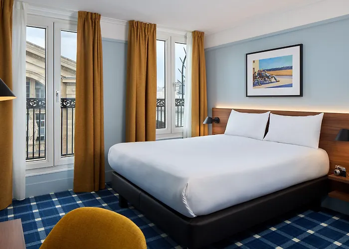Hot Tub in Room Timhotel Paris Du Gare Du Nord