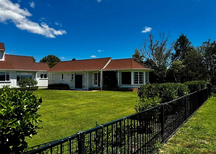 Lake House With Private Spa Lake Rotorua
