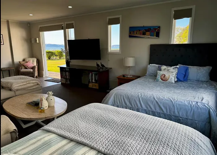 Lake House With Private Spa Lake Rotorua
