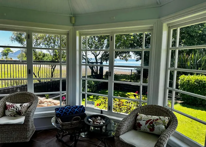 Lake House With Private Spa Lake Rotorua