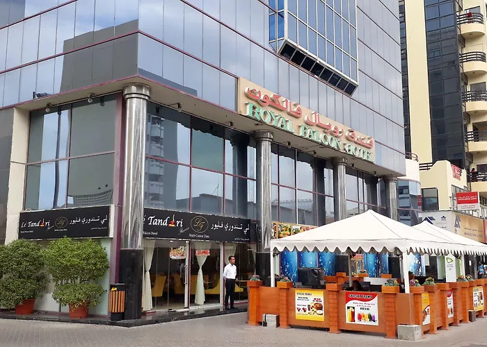 3 star hotel: Royal Falcon Hotel