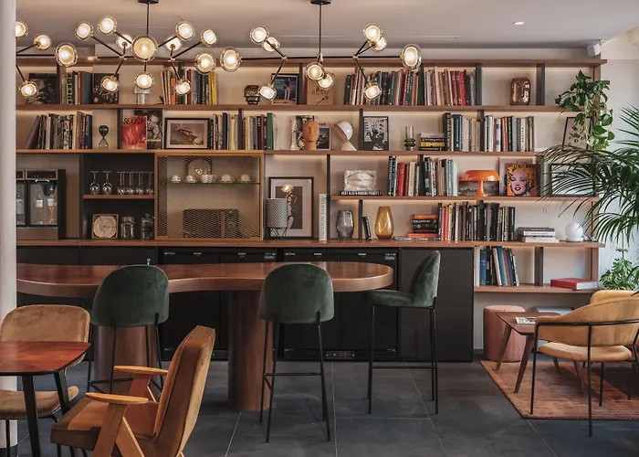 Luxury hotel only: Seven Hotel Paris