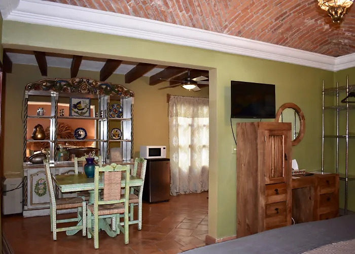 Hotel Ana Catalina And Suites