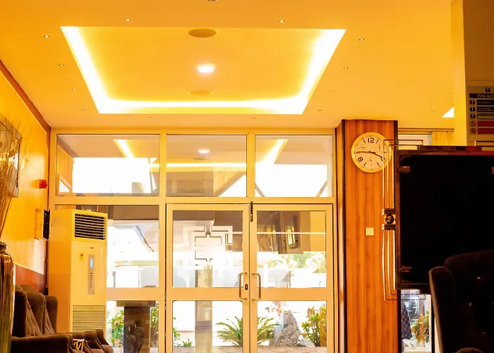 Casino hotel: Airport West Hotel