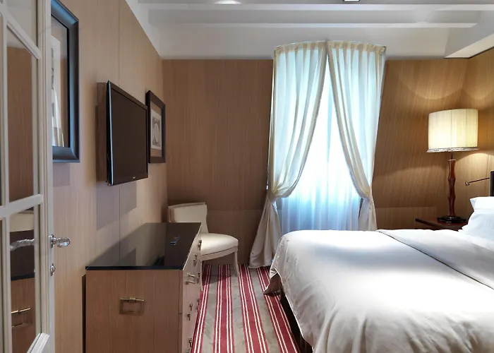 Pet Friendly hotel: Marquis Faubourg Saint-Honore - Small Luxury Hotels Of The World