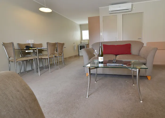 Motel: Brougham Heights Motel