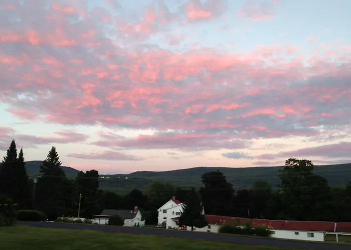 Four Winds Country Motel