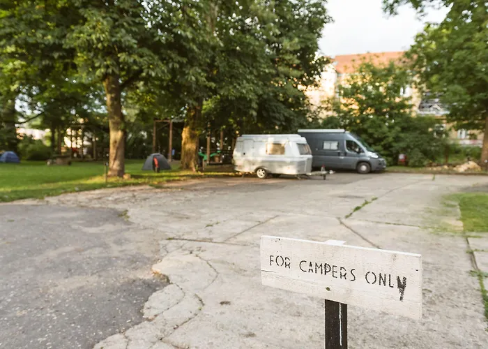 Hotel dichtbij College: Downtown Forest Hostel & Camping