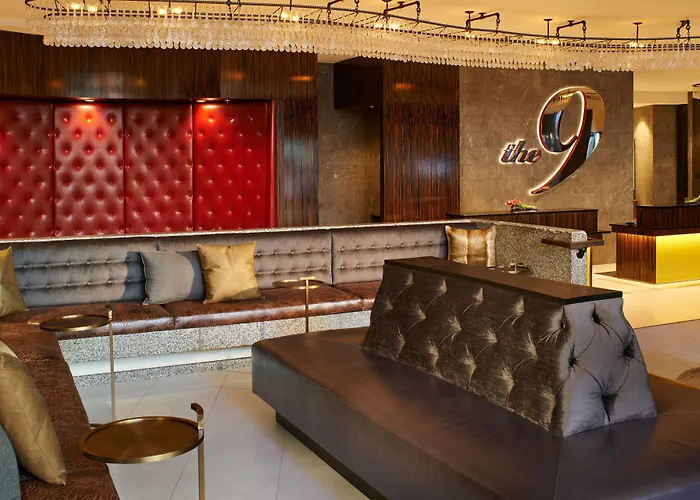 Hotel with Tennis: Metropolitan At The 9, Autograph Collection