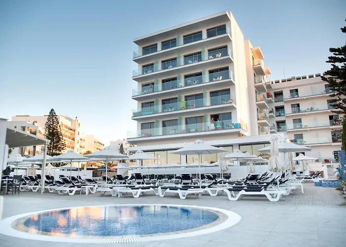 Cheap hotels Mandali