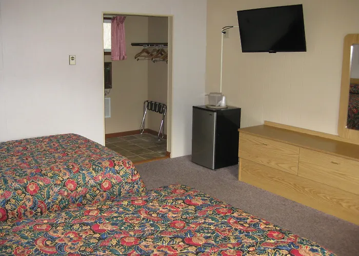 Brookside Motel & Cabins