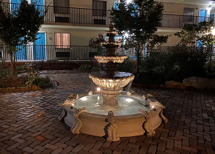 Motel: Cascades Inn