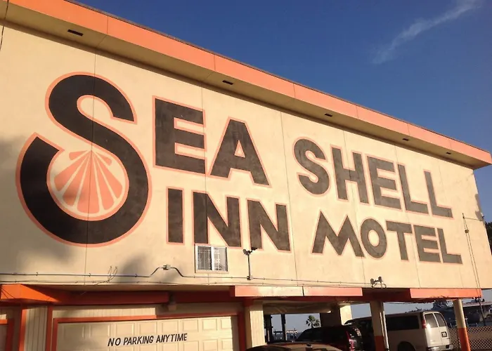 Beach hotel: Sea Shell Inn On The Beach