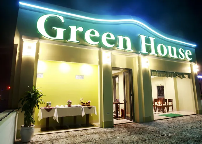 Hotels Close to Airport Green House