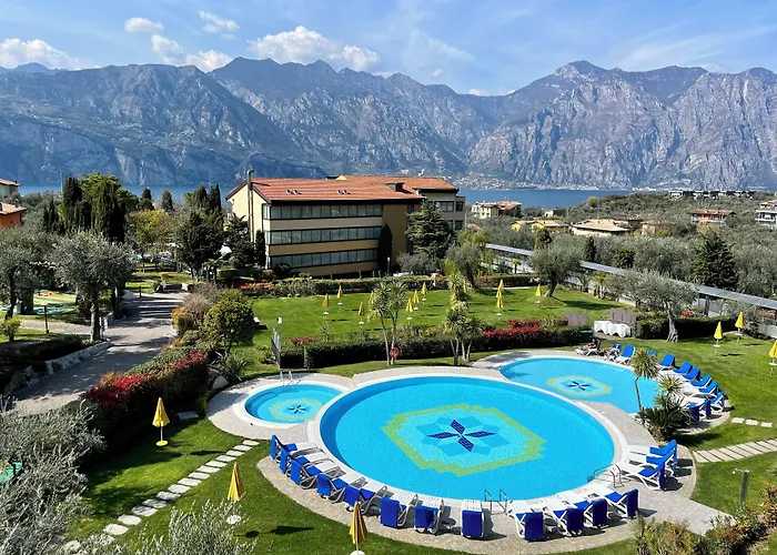 Hotels with tennis Majestic Palace