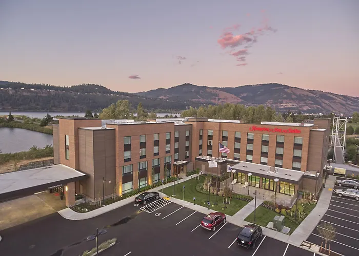 Pet Friendly hotel: Hampton Inn & Suites Hood River