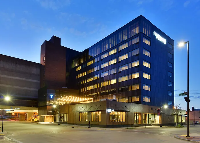 The Lismore Hotel Eau Claire - A Doubletree By Hilton