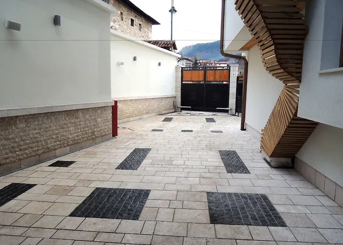 Hotel Aziza