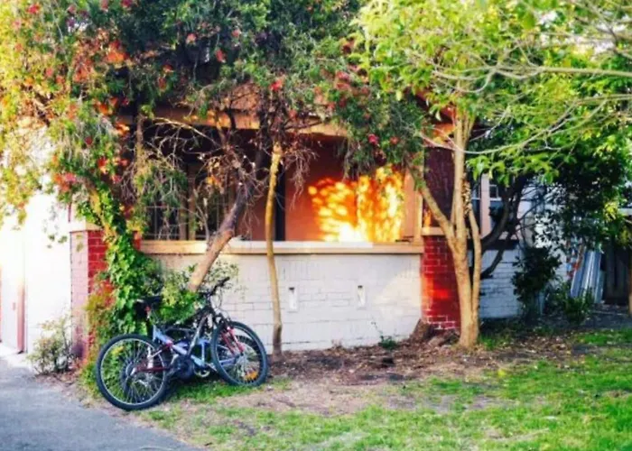 St Kilda East Backpackers'