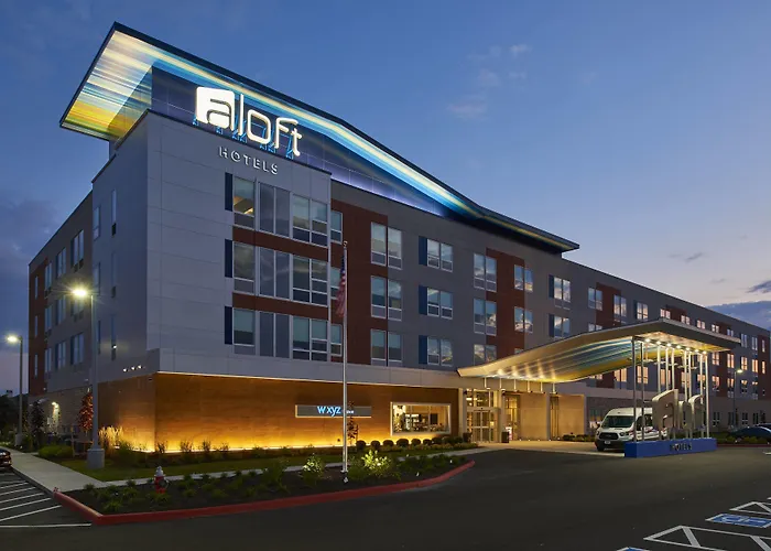 Pet Friendly hotel: Aloft Cleveland Airport