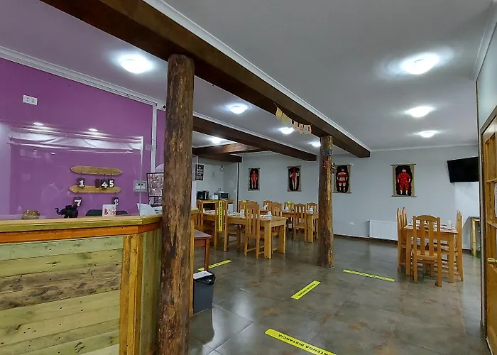 Cheap hotel: Hostal La Base