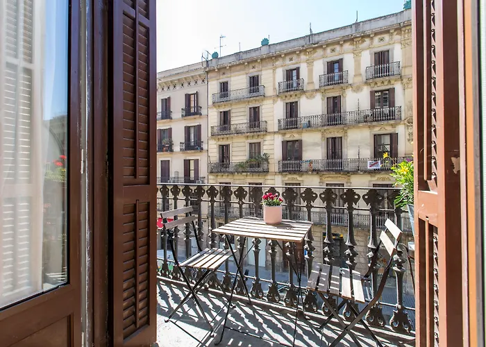 Central hotel: El Born Guest House By Casa Consell