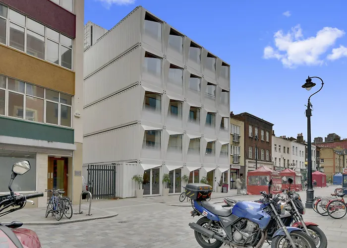 Сity center hotels Stow Away Waterloo