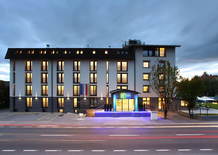 Holiday Inn Express - By Ihg