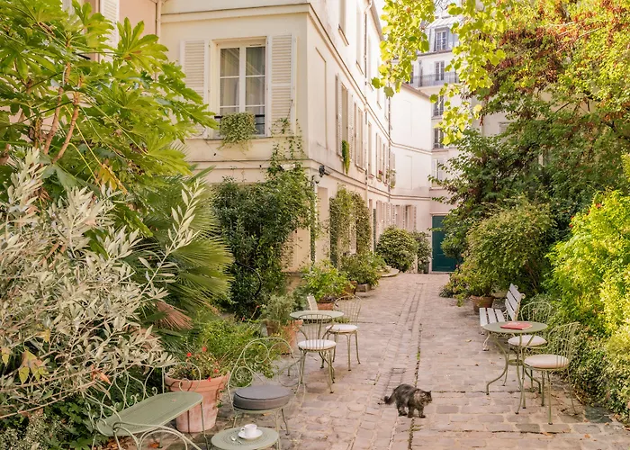 Hotel with Tennis: Hotel Des Grandes Ecoles