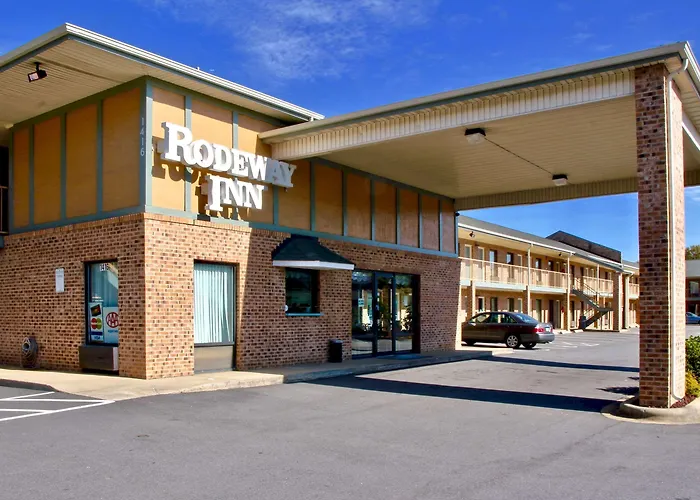 Hotel with Tennis: Rodeway Inn University Area