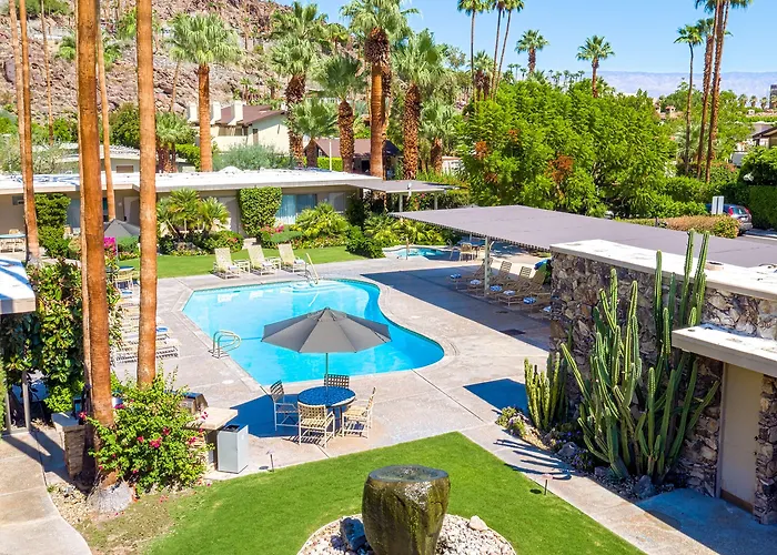 Motel: Desert Hills - 21 And Over (Adults Only)