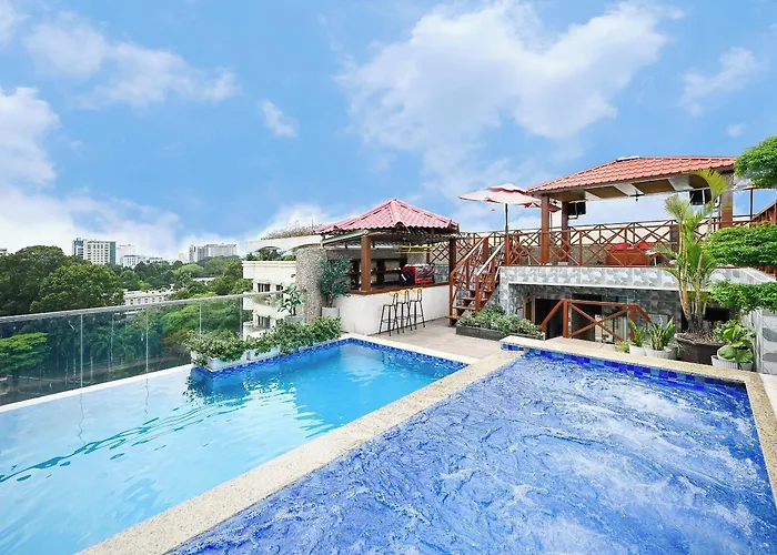 California Saigon Hotel & Rooftop Pool