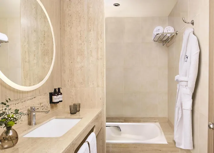 Hotel all'aeroporto: Nh Valencia Center