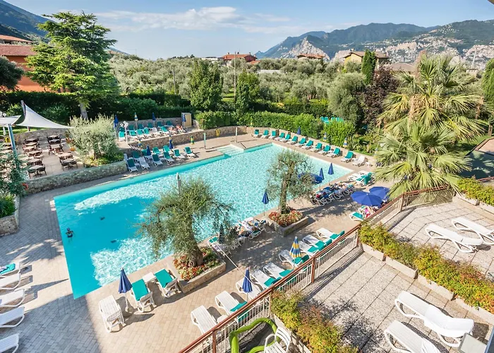 Hotels with tennis Majestic Palace