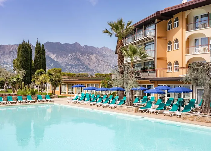 Hotels with tennis Majestic Palace