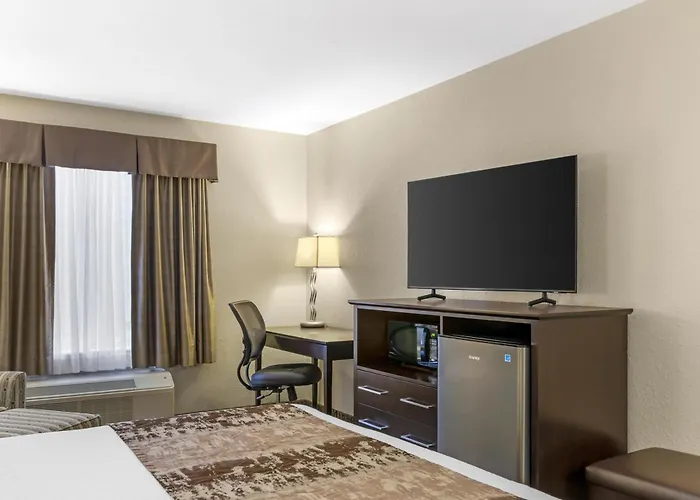 Waterpark hotels Best Western Plus Pembina Inn & Suites